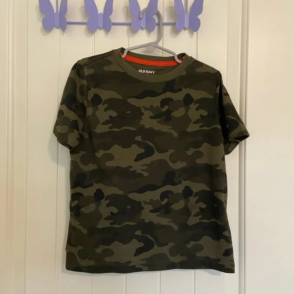 EUC | Old Navy boy’s camouflage‎ patterned tshirt — small